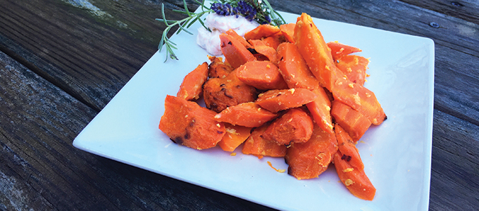 Roasted Carrots with Spicy Yogurt Sauce